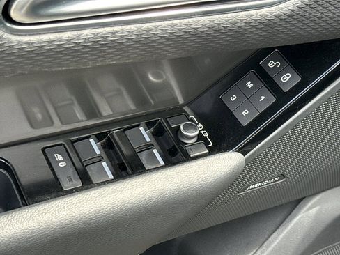 Used 2019 Land Rover Range Rover Velar S AWD/4WD image 10