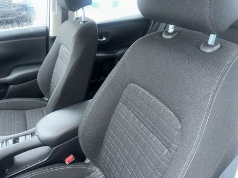 Used 2023 Honda HR-V LX image 8