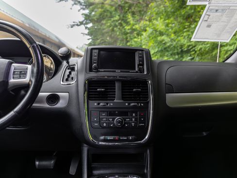 Used 2020 Dodge Grand Caravan GT FWD image 9