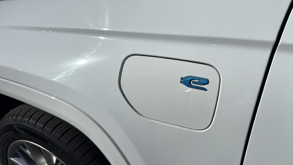 Used 2024 Jeep Grand Cherokee Summit AWD/4WD image 10