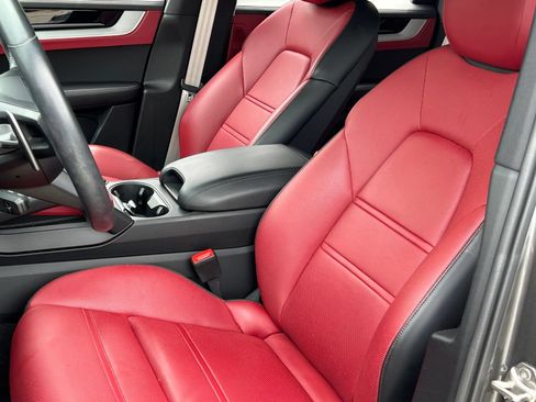 Certified 2024 Porsche Cayenne Coupe AWD/4WD image 5