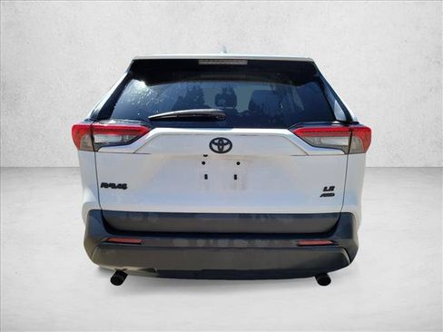 Used 2022 Toyota RAV4 LE AWD/4WD image 6