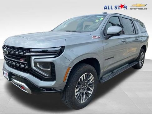 Used 2025 Chevrolet Suburban Z71 image 1