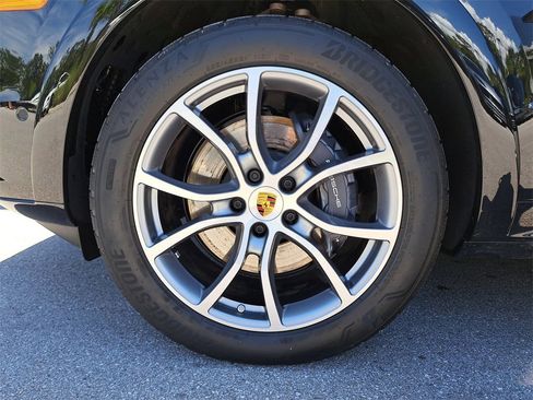 Used 2025 Porsche Cayenne image 11