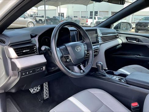 Used 2025 Toyota Camry SE image 16
