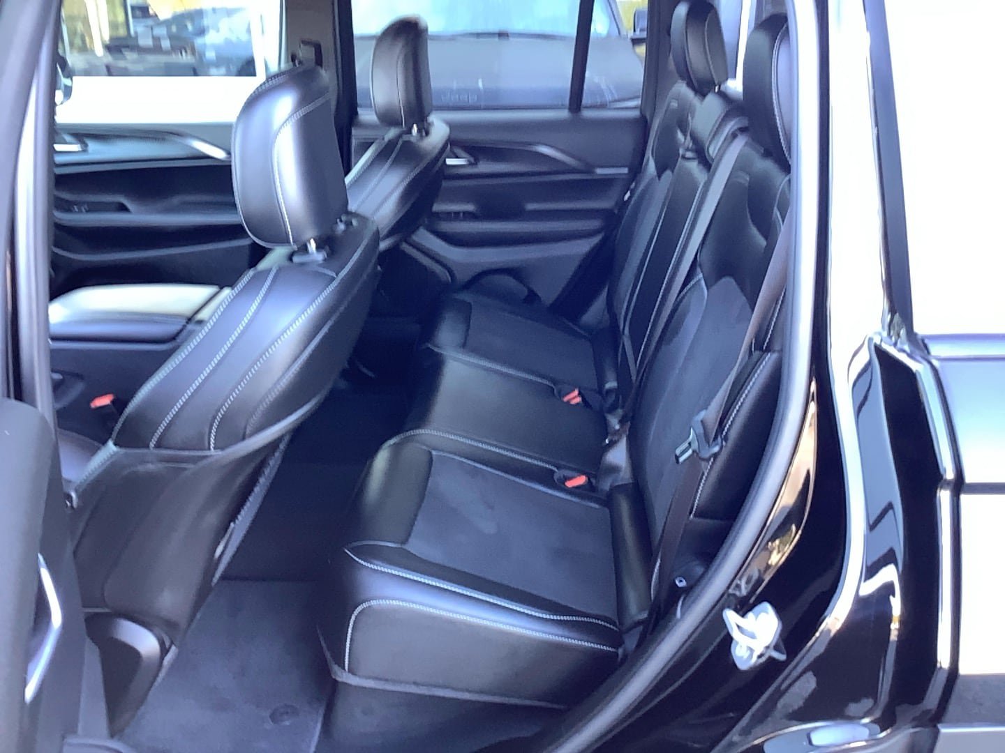 Certified 2025 Jeep Grand Cherokee Altitude AWD/4WD image 7