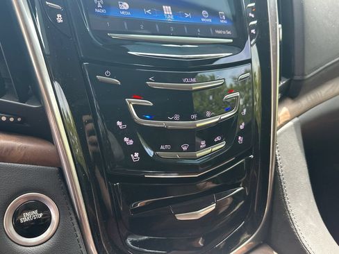 Used 2020 Cadillac Escalade ESV Luxury AWD/4WD image 30