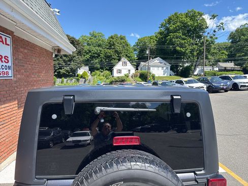 Used 2016 Jeep Wrangler Unlimited Sahara w/ Dual Top Group AWD/4WD image 9