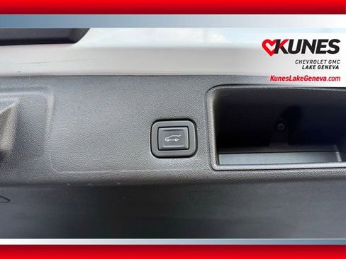 Used 2024 GMC Terrain SLT image 27