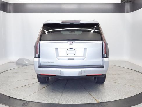 Used 2018 Cadillac Escalade Luxury AWD/4WD image 4