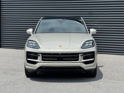 New 2025 Porsche Cayenne Coupe image 10