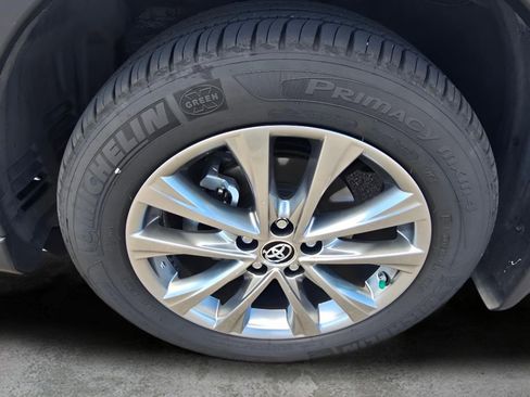 Used 2018 Toyota RAV4 Limited w/ Advanced Technology Package AWD/4WD image 28