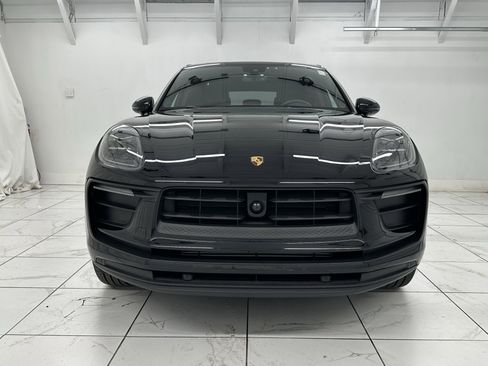 Certified 2025 Porsche Macan image 9