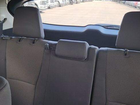 Used 2022 Toyota Highlander LE AWD/4WD image 17