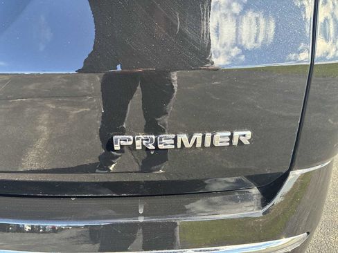 Used 2022 Chevrolet Traverse Premier image 32