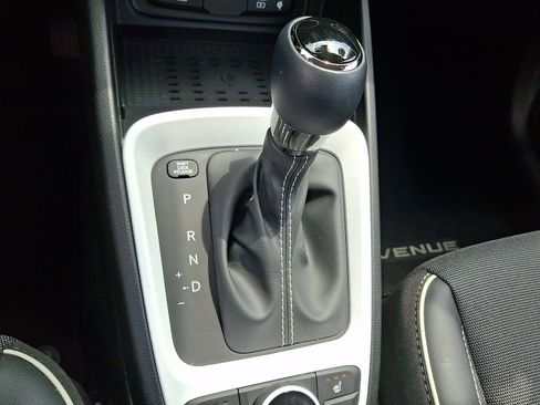 Certified 2025 Hyundai Venue Limited FWD image 22