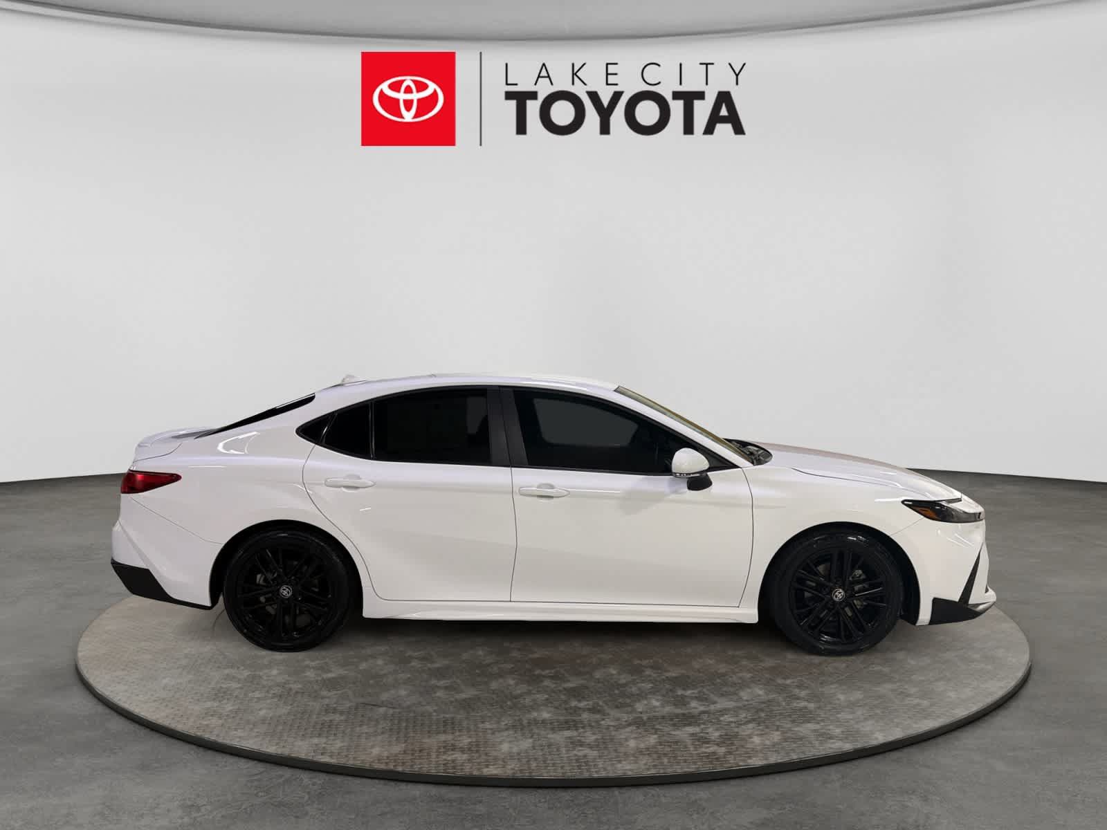 Used 2025 Toyota Camry SE w/ Multimedia Upgrade Package FWD image 11