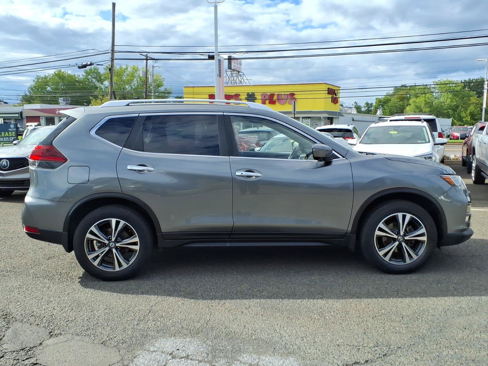 Used 2019 Nissan Rogue SV w/ Sun & Sound Touring Package AWD/4WD image 2