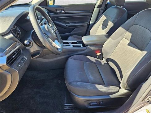 Used 2024 Nissan Altima 2.5 SV image 15