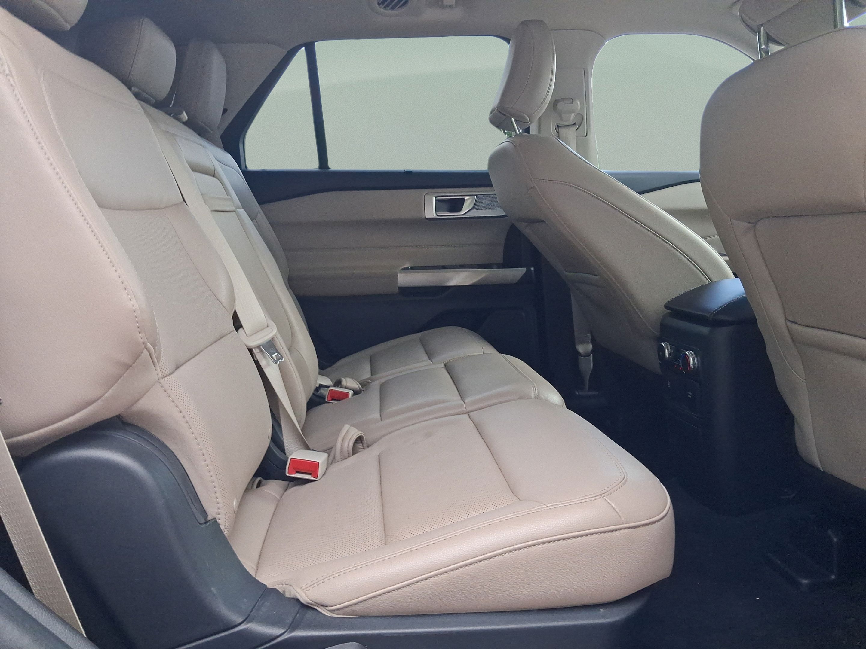 Used 2023 Ford Explorer Limited w/ Hybrid Equipment Group 310A AWD/4WD image 28