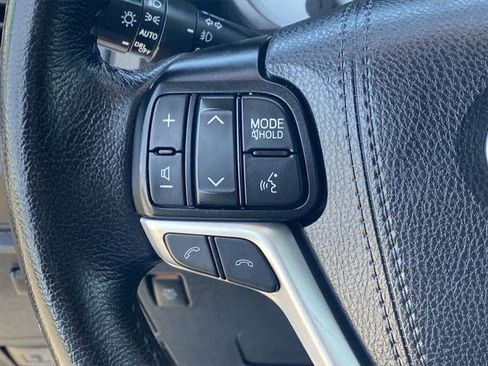 Certified 2019 Toyota Sienna SE FWD image 23