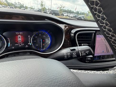 Used 2024 Chrysler Pacifica Limited FWD image 62