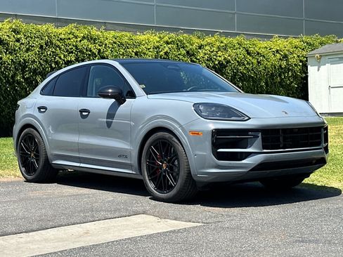 New 2026 Porsche Cayenne GTS AWD/4WD image 10