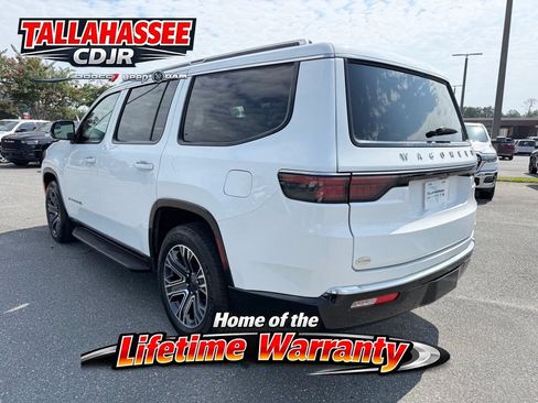 Used 2024 Jeep Wagoneer Series II w/ Flexible Seating Group RWD image 5