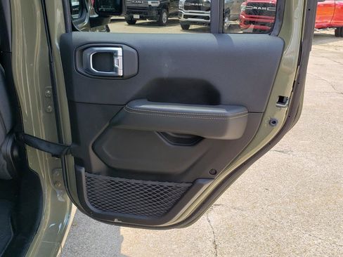 Used 2026 Jeep Wrangler Unlimited Sahara AWD/4WD image 18