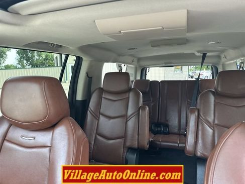 Used 2020 Cadillac Escalade ESV Premium Luxury AWD/4WD image 18