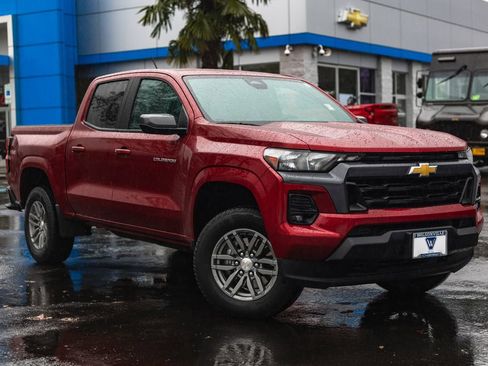 Used 2024 Chevrolet Colorado LT w/ LT Convenience Package image 1