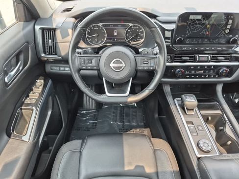 Used 2023 Nissan Pathfinder SL w/ SL Premium Package AWD/4WD image 10