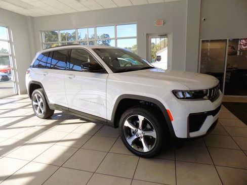 New 2026 Jeep Grand Cherokee Limited w/ Luxury Tech Group II RWD image 42