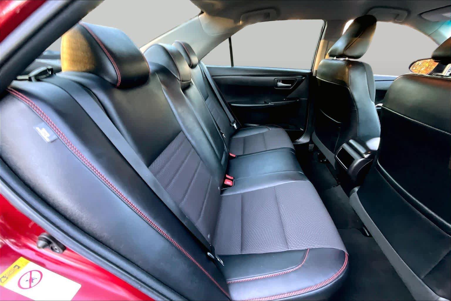 Used 2016 Toyota Camry SE FWD image 18