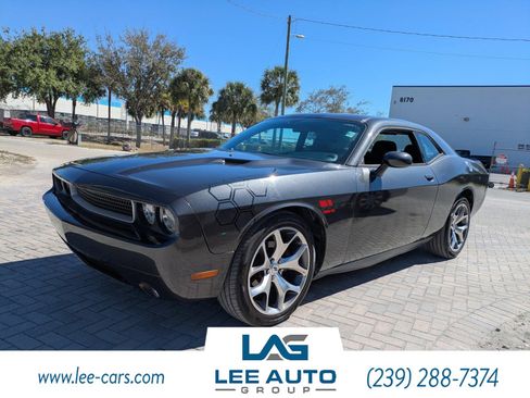 Used 2014 Dodge Challenger SXT image 6