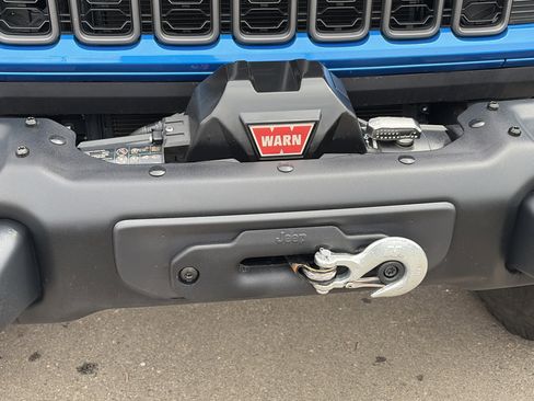 Used 2025 Jeep Wrangler Unlimited Rubicon w/ Steel Bumper Group AWD/4WD image 11