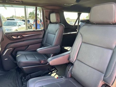 Used 2022 GMC Yukon XL Denali image 17