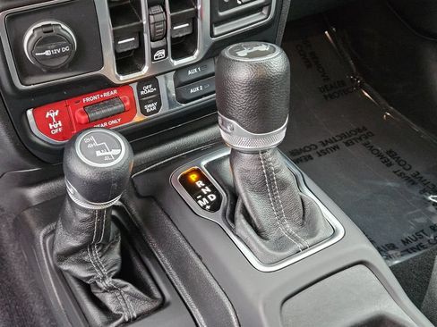 Used 2024 Jeep Wrangler Unlimited Rubicon AWD/4WD image 27