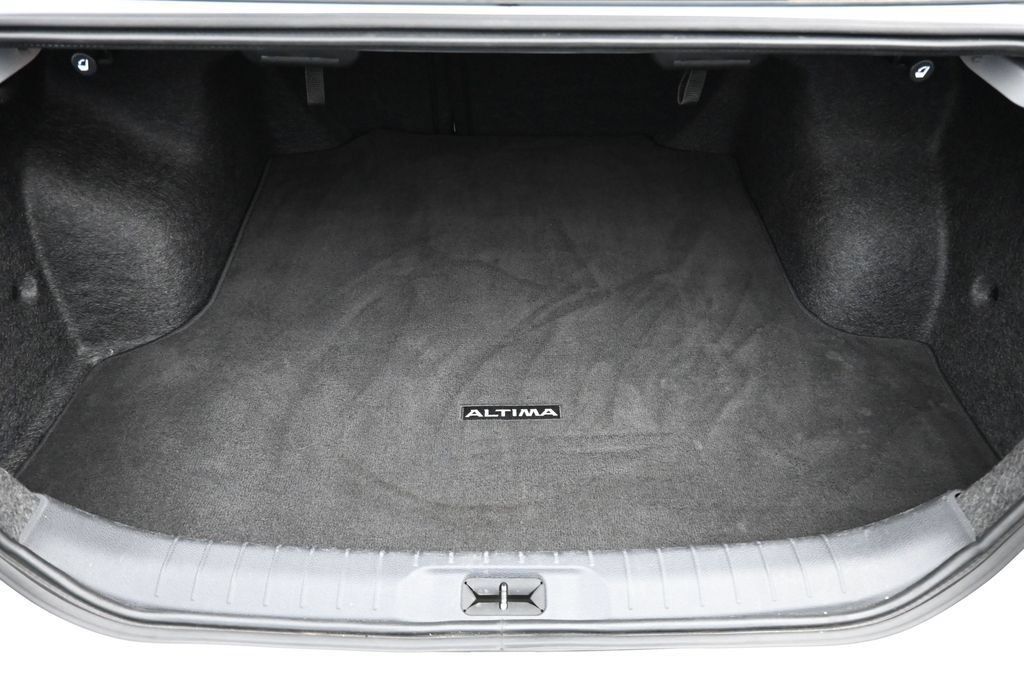 Used 2025 Nissan Altima 2.5 SV AWD/4WD image 14