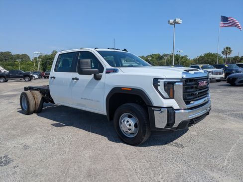 New 2026 GMC Sierra 3500 Pro AWD/4WD image 2