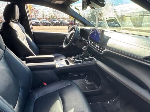 Used 2025 Toyota Sienna Platinum image 15