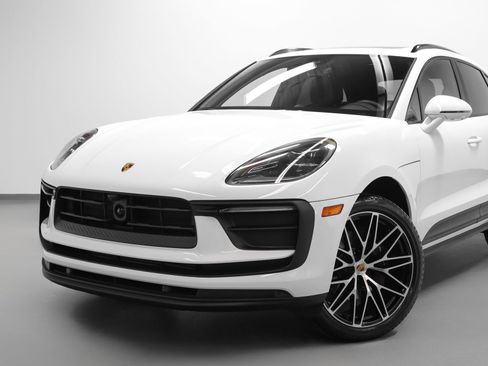 Certified 2026 Porsche Macan image 7