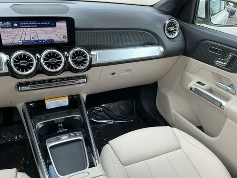 New 2025 Mercedes-Benz GLB 250 image 14