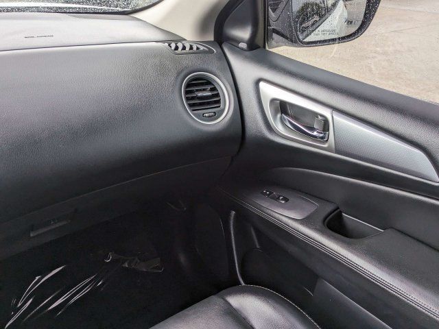 Used 2019 Nissan Pathfinder SL FWD image 18