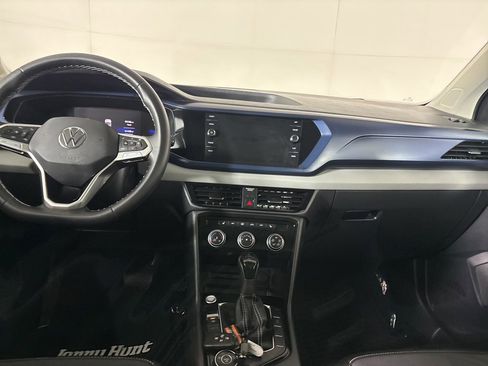 Used 2023 Volkswagen Taos SE w/ Panoramic Sunroof Package AWD/4WD image 21