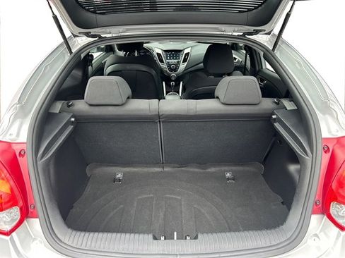 Used 2017 Hyundai Veloster FWD image 12