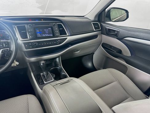 Used 2019 Toyota Highlander LE image 22