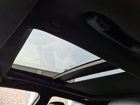 Certified 2023 Chrysler 300 S image 15