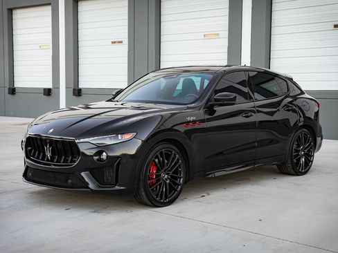 Used 2022 Maserati Levante Trofeo image 4
