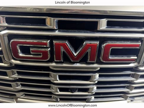 Used 2025 GMC Yukon XL Denali w/ Denali Reserve Package AWD/4WD image 12